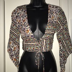 Deep v floral crop top SZ M